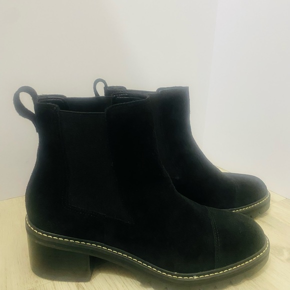 Bernardo Women's Black Ankle Boots - Picture 11 of 12